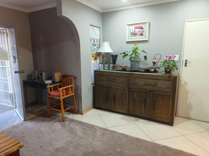 2 Bedroom Property for Sale in Langenhovenpark Free State